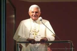 02_dscf3810_pion.jpg-Wizyta Benedykta XVI w Krakowie. Maj 2006 r.