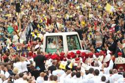 08_dscf4552_foto wiesław majka umk_.jpg-Wizyta Benedykta XVI w Krakowie. Maj 2006 r.