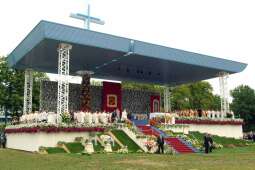 10_dscf4797_foto wiesław majka umk.jpg-Wizyta Benedykta XVI w Krakowie. Maj 2006 r.