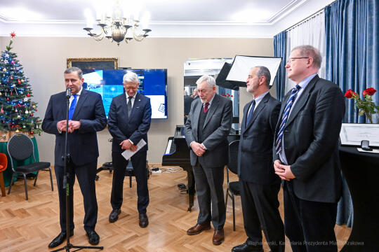 umk_6626.jpg-odznaka, zasłużony, adwokatura, spotkanie, noworoczne, Batorego 17, Majchrowski