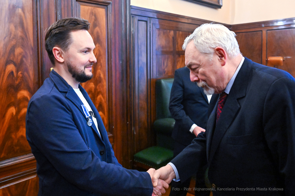 Wojtyca, Łukasz, Honoris, Gratia, Ekipa, Holding, Majchrowski, pomoc, zbiórka, wręczenie  Autor: P. Wojnarowski