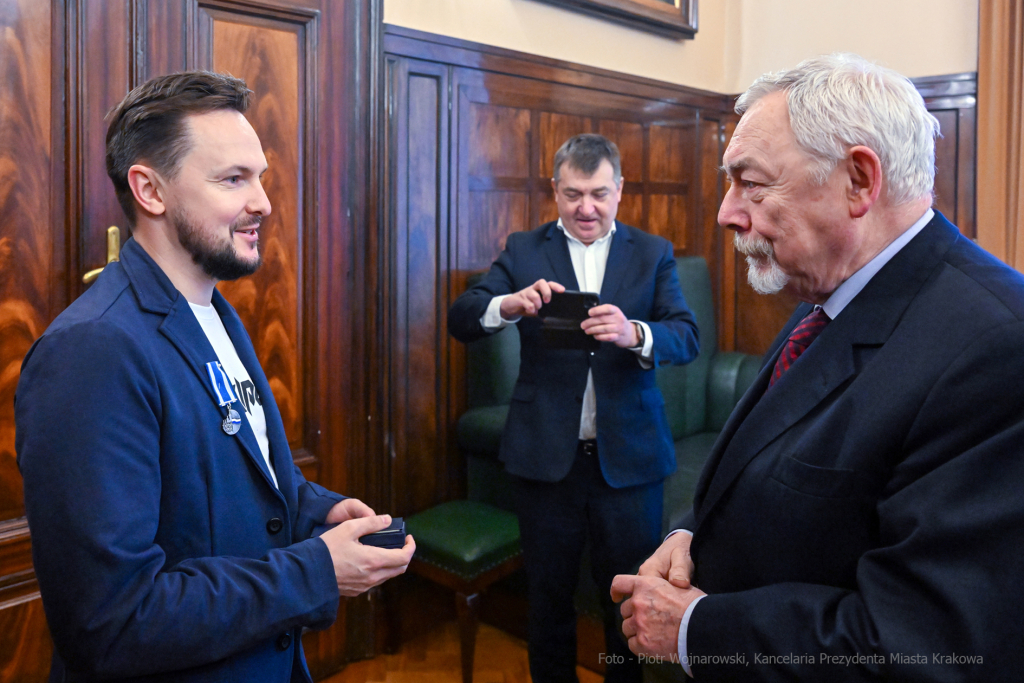 Wojtyca, Łukasz, Honoris, Gratia, Ekipa, Holding, Majchrowski, pomoc, zbiórka, wręczenie  Autor: P. Wojnarowski
