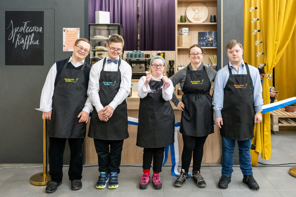 umk_9235.jpg-Down, Zespół Downa, kawiarnia, otwarcie, Społeczna, Kaffka, Majchrowski, 2023  Autor: P. Wojnarowski