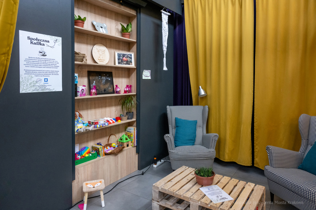 umk_9248.jpg-Down, Zespół Downa, kawiarnia, otwarcie, Społeczna, Kaffka, Majchrowski, 2023  Autor: P. Wojnarowski