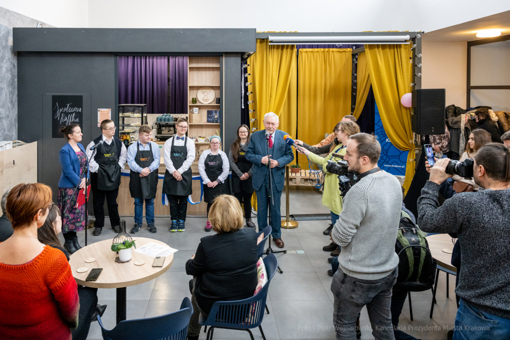 umk_9435.jpg-Down, Zespół Downa, kawiarnia, otwarcie, Społeczna, Kaffka, Majchrowski, 2023  Autor: P. Wojnarowski