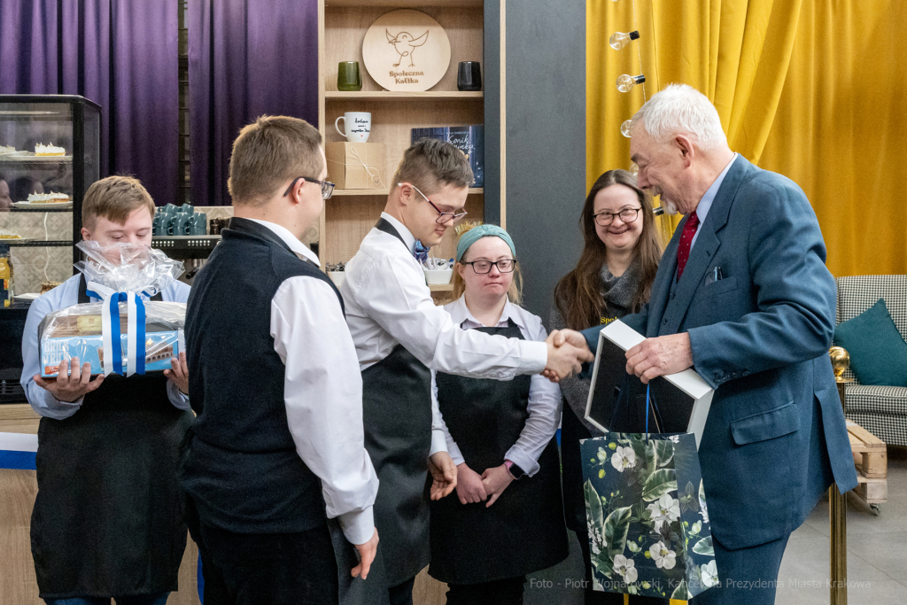 umk_9561.jpg-Down, Zespół Downa, kawiarnia, otwarcie, Społeczna, Kaffka, Majchrowski, 2023  Autor: P. Wojnarowski