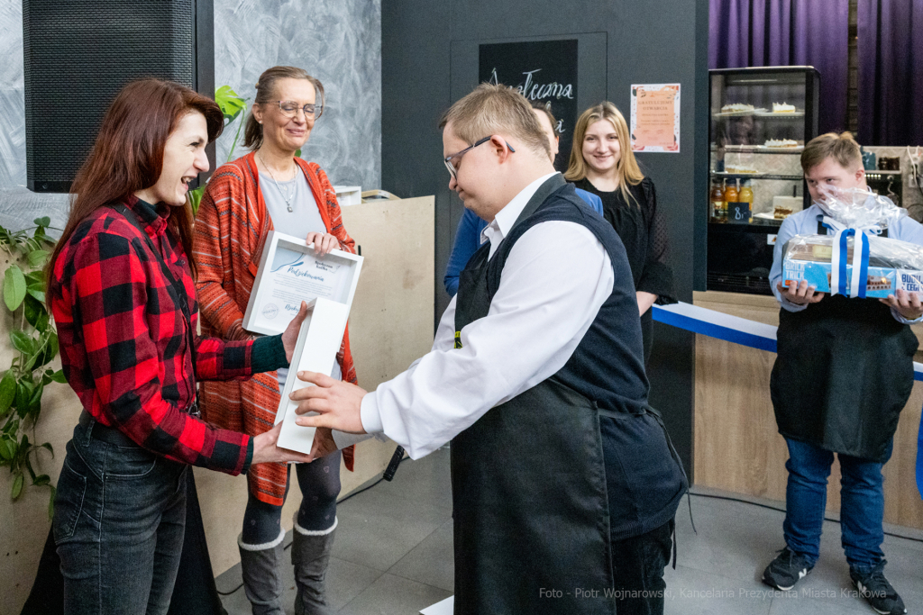 umk_9586.jpg-Down, Zespół Downa, kawiarnia, otwarcie, Społeczna, Kaffka, Majchrowski, 2023  Autor: P. Wojnarowski