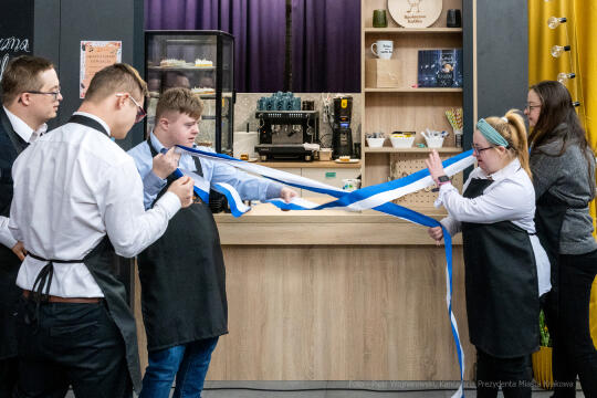 umk_9651.jpg-Down, Zespół Downa, kawiarnia, otwarcie, Społeczna, Kaffka, Majchrowski, 2023