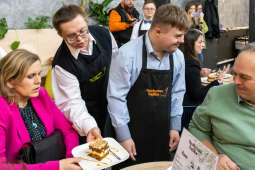 umk_9769.jpg-Down, Zespół Downa, kawiarnia, otwarcie, Społeczna, Kaffka, Majchrowski, 2023