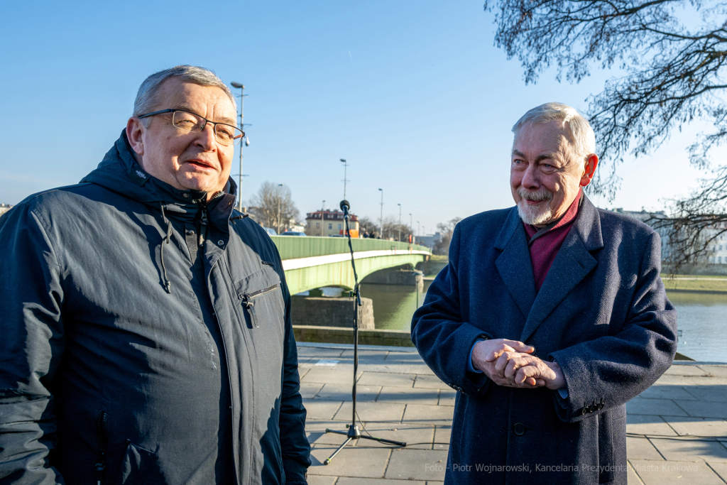 umk_1444.jpg-przekazanie, czek, drogi, remonty, Adamczyk, Majchrowski, Kraków, 2023  Autor: P. Wojnarowski
