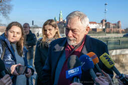 umk_1671.jpg-przekazanie, czek, drogi, remonty, Adamczyk, Majchrowski, Kraków, 2023