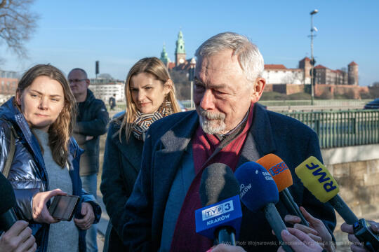 umk_1671.jpg-przekazanie, czek, drogi, remonty, Adamczyk, Majchrowski, Kraków, 2023