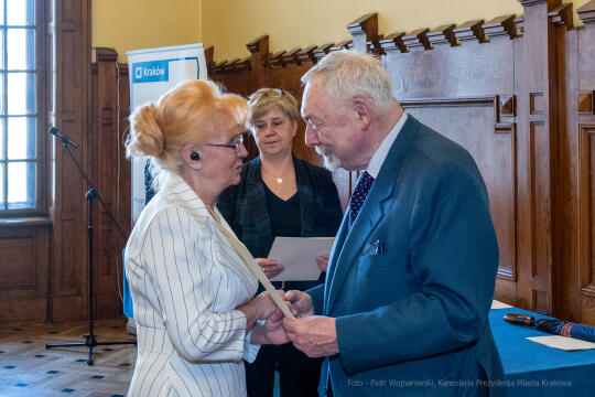 umk_1977.jpg-emeryci, rada, seniorzy, Majchrowski, posiedzenie, Rada Seniorów