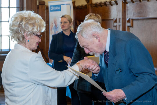 umk_1997.jpg-emeryci, rada, seniorzy, Majchrowski, posiedzenie, Rada Seniorów