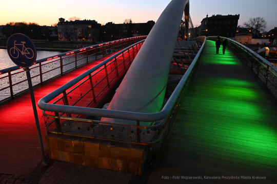 umk_5102.jpg-Meksyk, kładka, Bernatka, oświetlenie, barwy, narodowe, Kraków