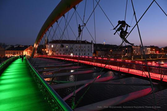 umk_5128.jpg-Meksyk, kładka, Bernatka, oświetlenie, barwy, narodowe, Kraków