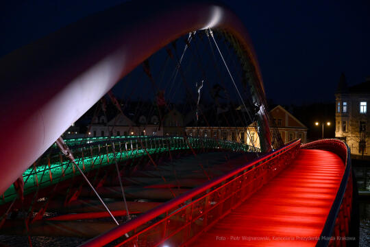 umk_5214.jpg-Meksyk, kładka, Bernatka, oświetlenie, barwy, narodowe, Kraków