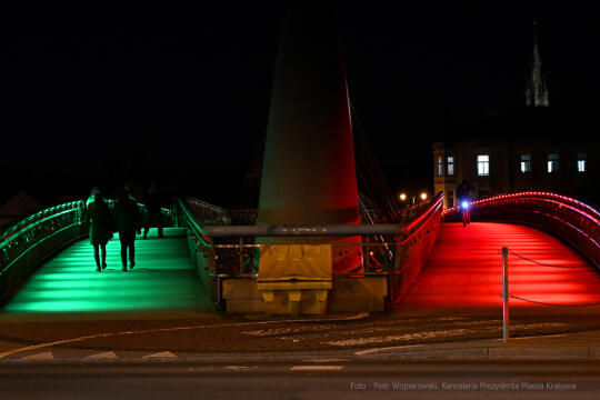 umk_5247.jpg-Meksyk, kładka, Bernatka, oświetlenie, barwy, narodowe, Kraków