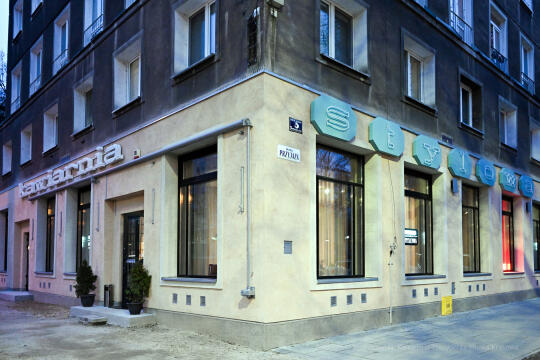 umk_6314.jpg-Nowa, Huta, neon, włączenie, neony, Stylowa, Kawiarnia, Majchrowski, restauracja