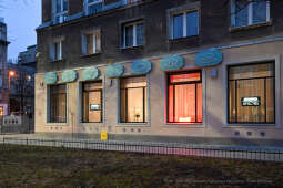 umk_6317.jpg-Nowa, Huta, neon, włączenie, neony, Stylowa, Kawiarnia, Majchrowski, restauracja