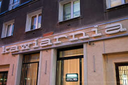 umk_6333.jpg-Nowa, Huta, neon, włączenie, neony, Stylowa, Kawiarnia, Majchrowski, restauracja