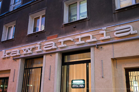 umk_6333.jpg-Nowa, Huta, neon, włączenie, neony, Stylowa, Kawiarnia, Majchrowski, restauracja