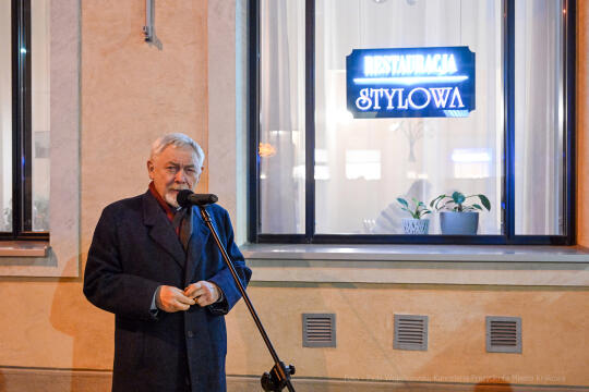 umk_6395.jpg-Nowa, Huta, neon, włączenie, neony, Stylowa, Kawiarnia, Majchrowski, restauracja