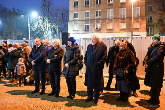 umk_6421.jpg-Nowa, Huta, neon, włączenie, neony, Stylowa, Kawiarnia, Majchrowski, restauracja