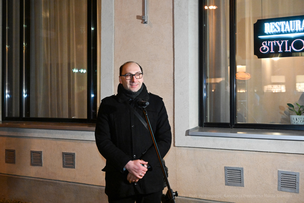 umk_6446.jpg-Nowa, Huta, neon, włączenie, neony, Stylowa, Kawiarnia, Majchrowski, restauracja  Autor: P. Wojnarowski