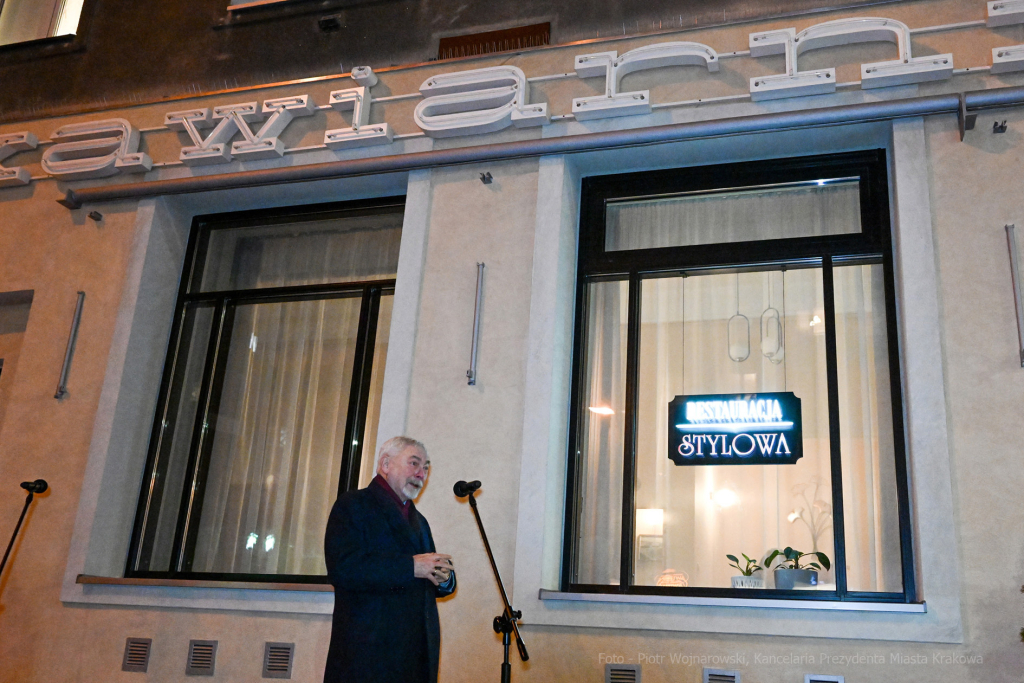 umk_6464.jpg-Nowa, Huta, neon, włączenie, neony, Stylowa, Kawiarnia, Majchrowski, restauracja  Autor: P. Wojnarowski