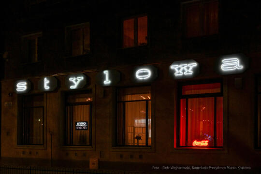 umk_6528.jpg-Nowa, Huta, neon, włączenie, neony, Stylowa, Kawiarnia, Majchrowski, restauracja