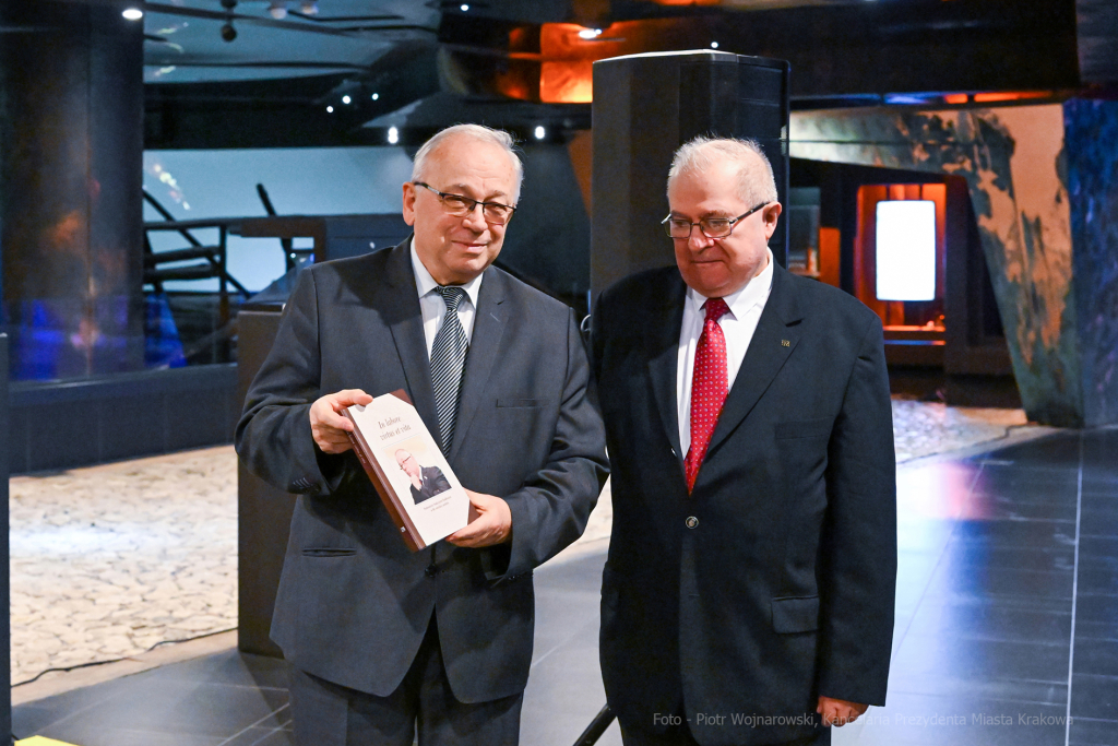 umk_6970.jpg-jubileusz, Kadłuczka, Andrzej, profesor, 80 lat, Majchrowski, 2023, podziemia  Autor: P. Wojnarowski