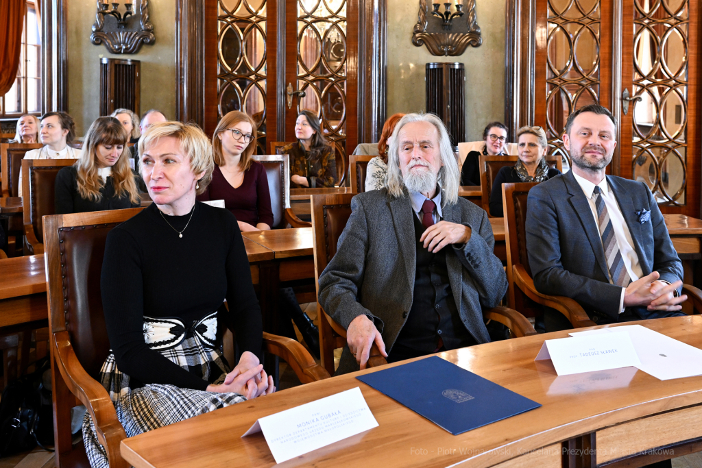 umk_8395.jpg-Wyka, Wyki, Kazimierz, nagroda, 2023, Sławek, Tadeusz, Sławkowi, wręczenie, Kraków  Autor: P. Wojnarowski