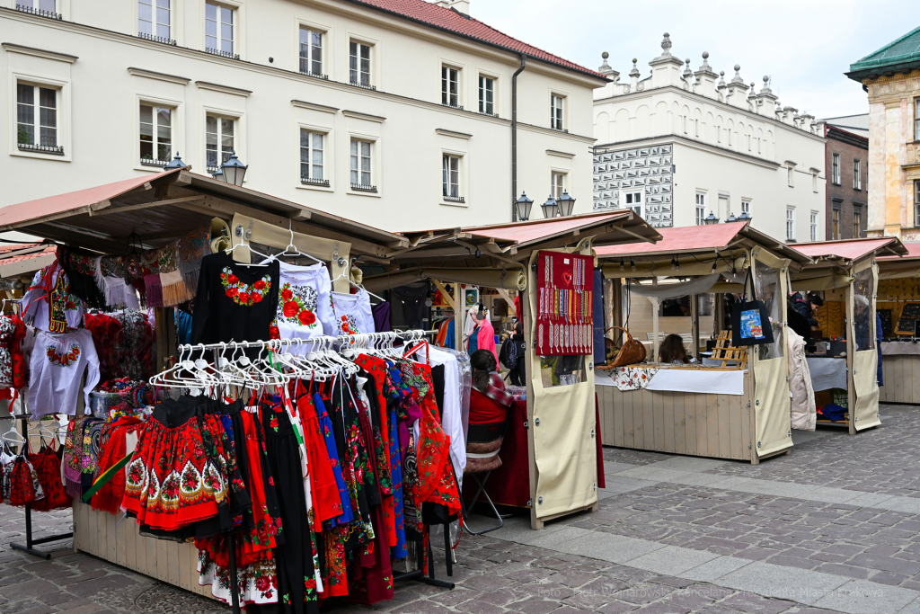 Św, Józef, patron, kramy, jarmark, Mały Rynek, kiermasz, cukierki, gril, krakowiacy, 2023  Autor: P. Wojnarowski