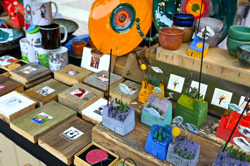 Św, Józef, patron, kramy, jarmark, Mały Rynek, kiermasz, cukierki, gril, krakowiacy, 2023  Autor: P. Wojnarowski