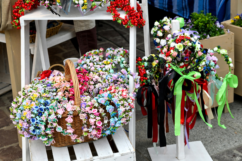 Św, Józef, patron, kramy, jarmark, Mały Rynek, kiermasz, cukierki, gril, krakowiacy, 2023  Autor: P. Wojnarowski