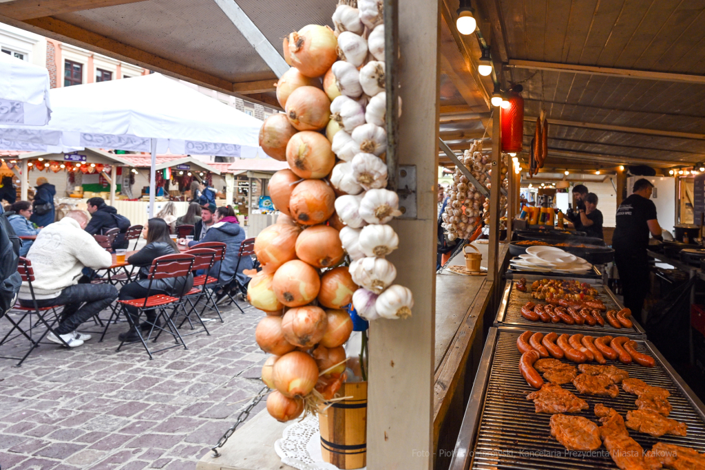 Św, Józef, patron, kramy, jarmark, Mały Rynek, kiermasz, cukierki, gril, krakowiacy, 2023  Autor: P. Wojnarowski
