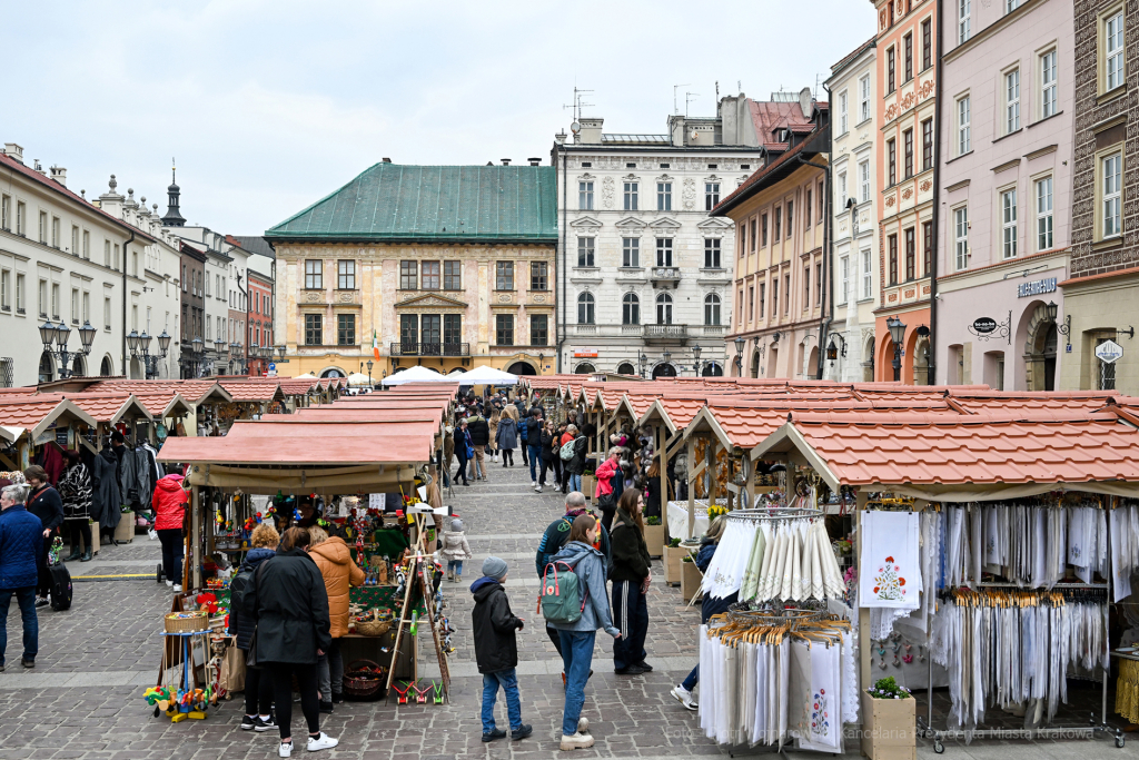 Św, Józef, patron, kramy, jarmark, Mały Rynek, kiermasz, cukierki, gril, krakowiacy, 2023  Autor: P. Wojnarowski