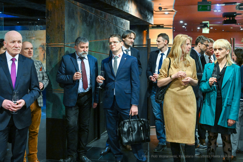 umk_0821.jpg-profesorzy, nowi, podziemia, rynku, Majchrowski, spotkanie, nowomianowani, 2023  Autor: P. Wojnarowski