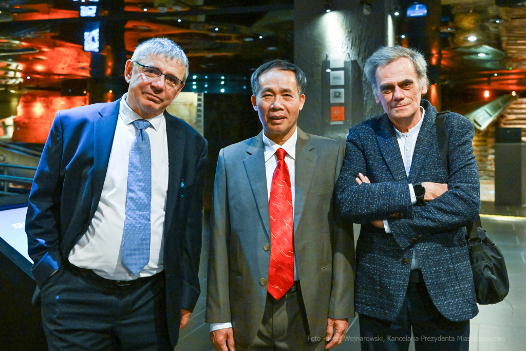 umk_1033.jpg-profesorzy, nowi, podziemia, rynku, Majchrowski, spotkanie, nowomianowani, 2023  Autor: P. Wojnarowski