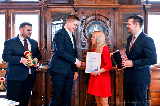 Ośmiu wspaniałych, młodzież, wolontariusze, nastolatki, konkurs, nagrody, Domańska, Drewnicki, 