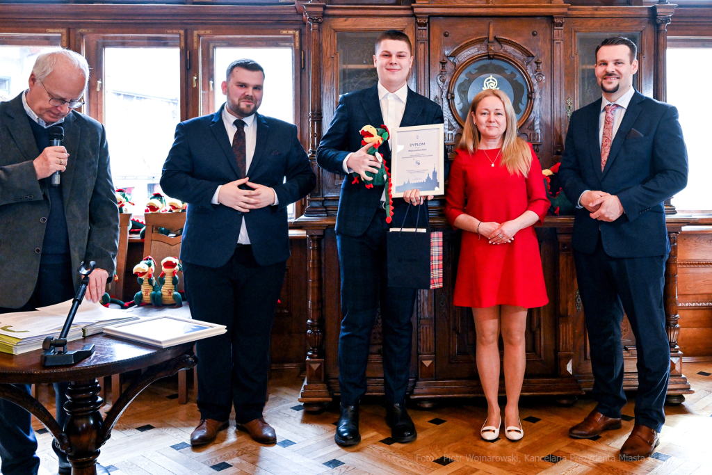 Ośmiu wspaniałych, młodzież, wolontariusze, nastolatki, konkurs, nagrody, Domańska, Drewnicki,   Autor: P. Wojnarowski