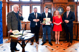 Ośmiu wspaniałych, młodzież, wolontariusze, nastolatki, konkurs, nagrody, Domańska, Drewnicki, 