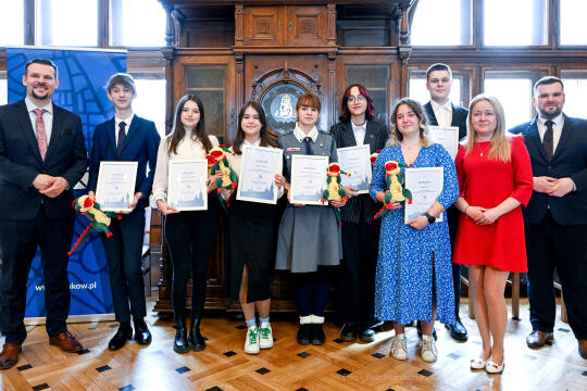 Ośmiu wspaniałych, młodzież, wolontariusze, nastolatki, konkurs, nagrody, Domańska, Drewnicki, 