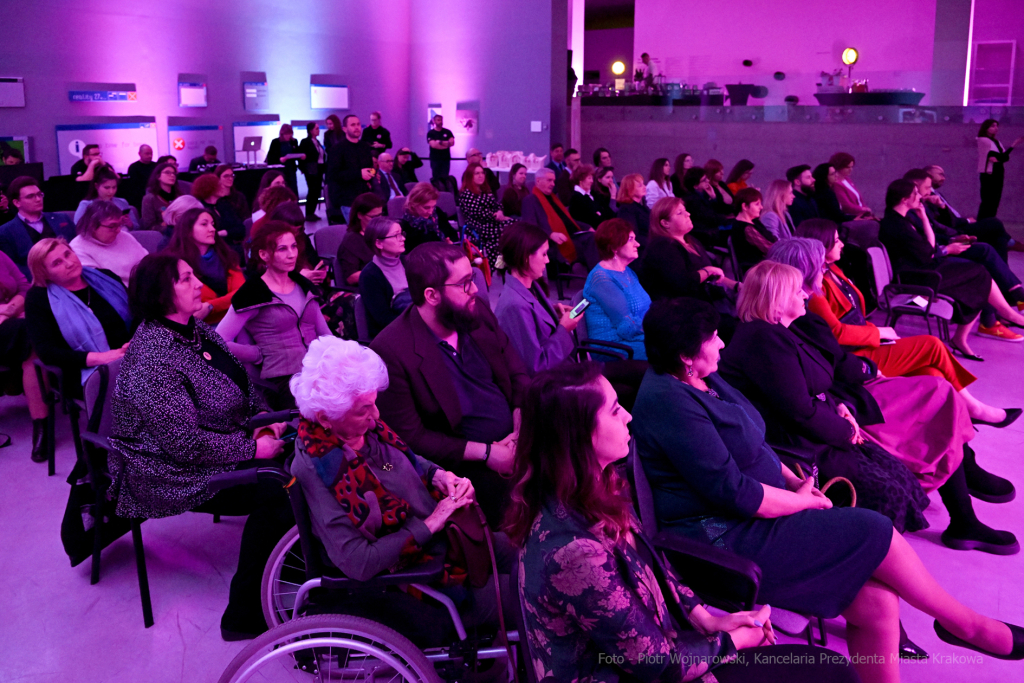 umk_8581.jpg-kobiety, nagroda, Bujwidowej, Bujwidowa, Nina, Gabryś, Majchrowski, MOCAK  Autor: P. Wojnarowski