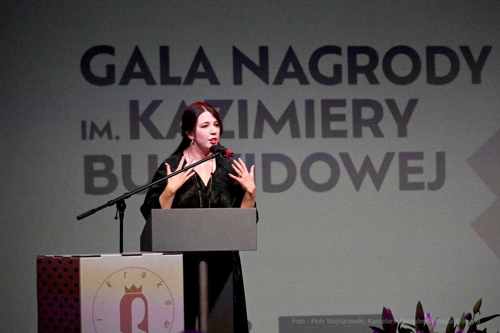 umk_8645.jpg-kobiety, nagroda, Bujwidowej, Bujwidowa, Nina, Gabryś, Majchrowski, MOCAK  Autor: P. Wojnarowski
