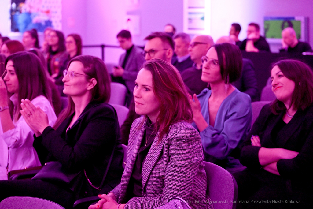 umk_8793.jpg-kobiety, nagroda, Bujwidowej, Bujwidowa, Nina, Gabryś, Majchrowski, MOCAK  Autor: P. Wojnarowski