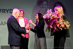 umk_8885.jpg-kobiety, nagroda, Bujwidowej, Bujwidowa, Nina, Gabryś, Majchrowski, MOCAK