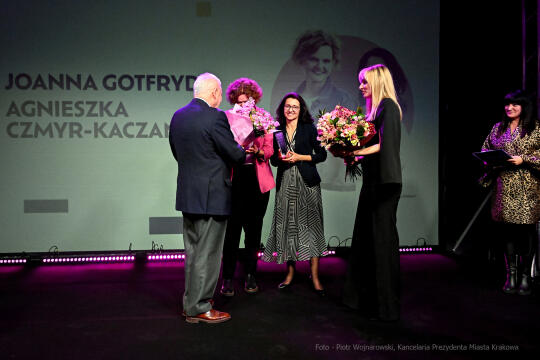 umk_8890.jpg-kobiety, nagroda, Bujwidowej, Bujwidowa, Nina, Gabryś, Majchrowski, MOCAK