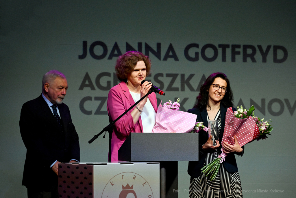 umk_8922.jpg-kobiety, nagroda, Bujwidowej, Bujwidowa, Nina, Gabryś, Majchrowski, MOCAK  Autor: P. Wojnarowski